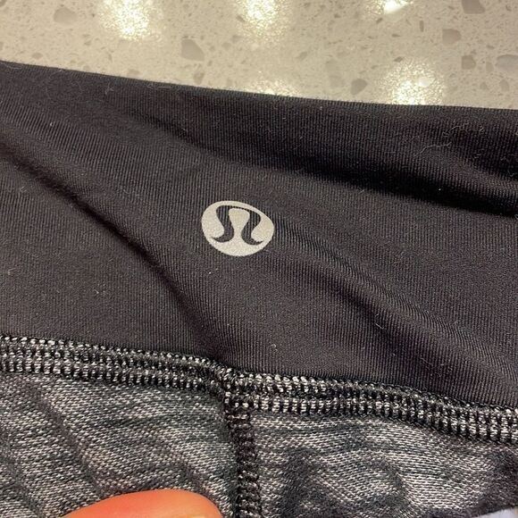 Lululemon Athletica woman’s long black leggings with a gray pattern all over - Picture 8 of 10